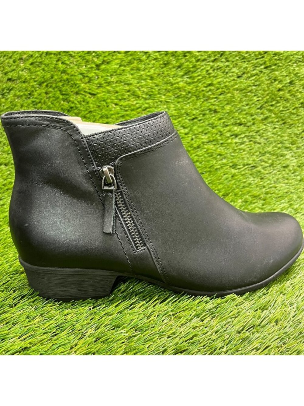 Rockport Carly Womens Size 10D Black Classic Outdoor Leather Zip Up Ankle Boots